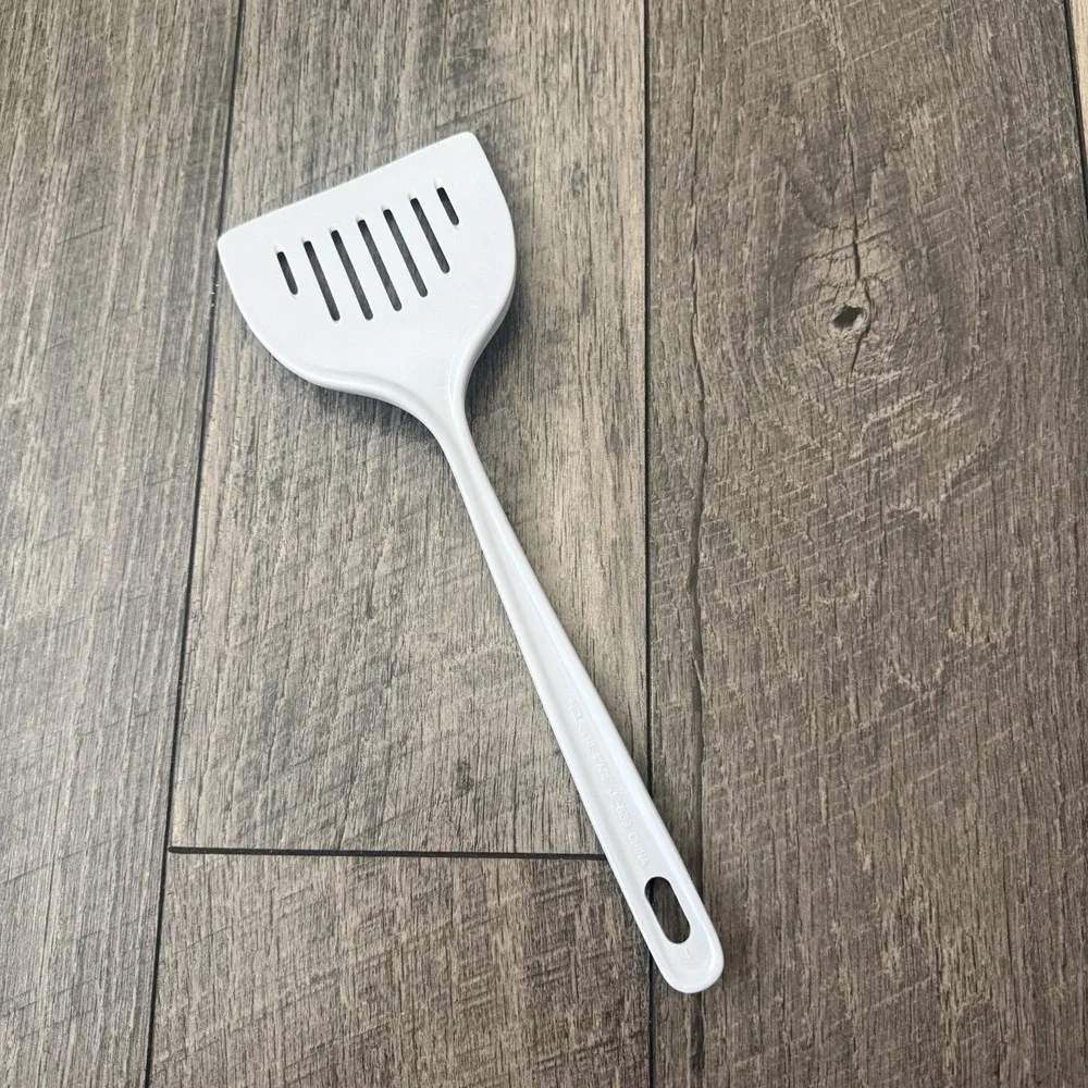 Vintage Melamine Ware Wide Slotted Spatula Flipper Turner JP 639 White 11.5
